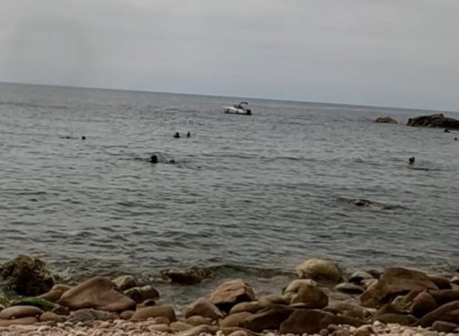 Denunciem el fondeig il·legal d’embarcacions d’esbarjo a Cala Vigatà