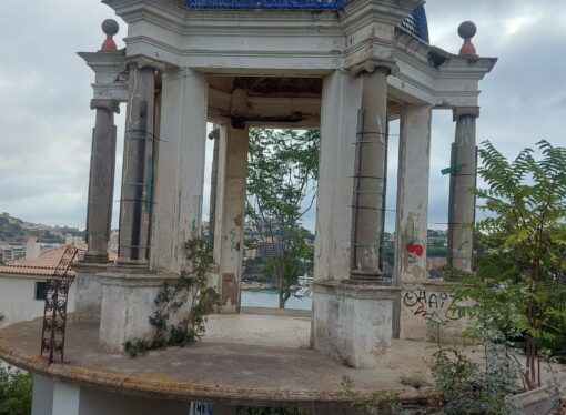 Volem que es recuperi la glorieta del trencadís