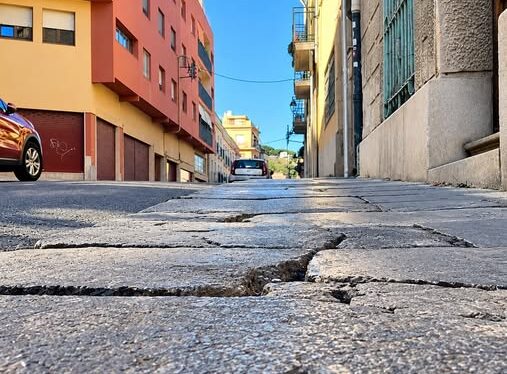 Anys sense fer res i ara, casualment, tot són obres de pavimentació i voreres