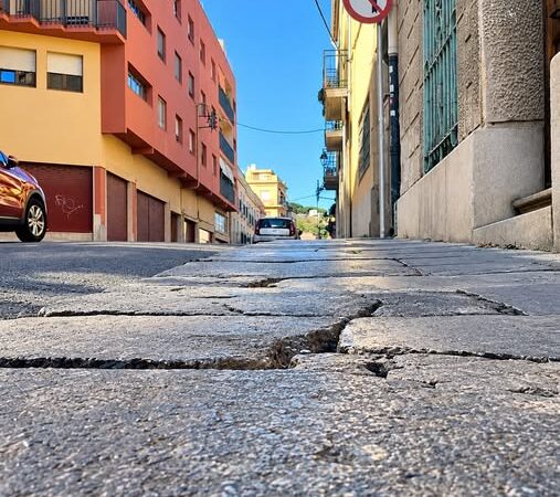 Anys sense fer res i ara, casualment, tot són obres de pavimentació i voreres